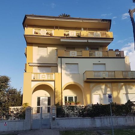 Apartamento Vittoria Marina Di Pietrasanta Εξωτερικό φωτογραφία